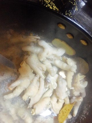 泡椒凤爪的做法步骤：4