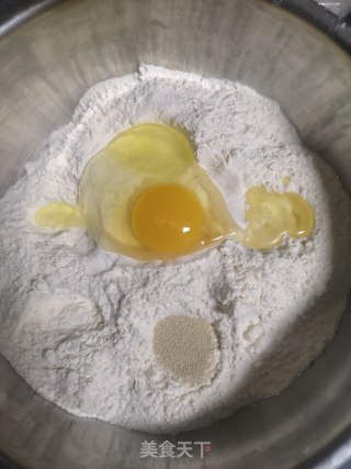 炸油条糖油饼的做法步骤：1