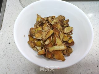 闲情逸致版姜母鸭的做法步骤：4
