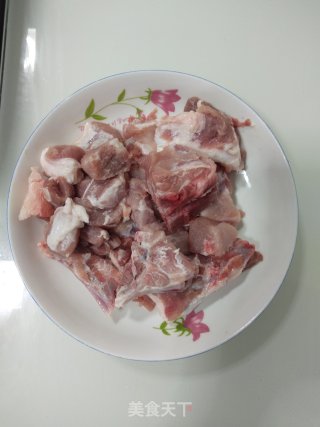 排骨炖豆角的做法步骤：1