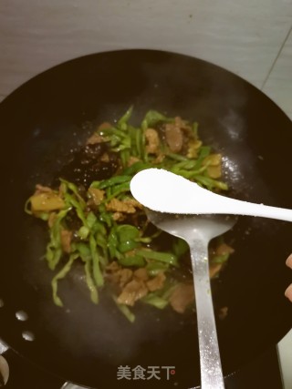 青椒木耳炒肉片的做法步骤：8