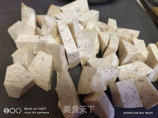 芋头炖鸡的做法步骤：1