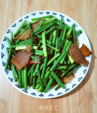 腊肉炒蒜苔的做法步骤：8