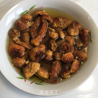 姬松茸煲鸡的做法步骤：3
