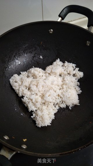 胡萝卜洋葱蛋炒饭的做法步骤：5