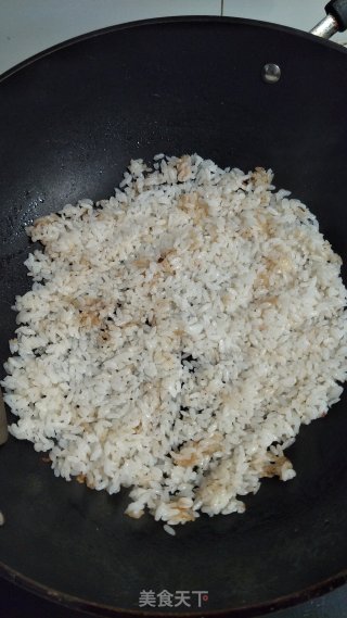 胡萝卜洋葱蛋炒饭的做法步骤：6