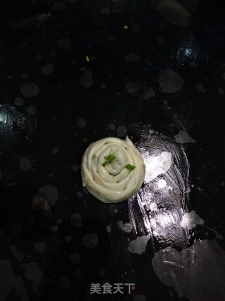 手抓饼（馄饨皮版）的做法步骤：4