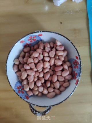 炸花生米的做法步骤：1