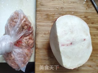 萝卜丝丸子的做法步骤：1