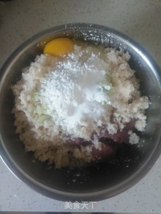 炸莲藕丸子的做法步骤：4