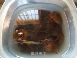猪肉馅饼的做法步骤：1