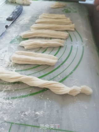 油条的做法步骤：5