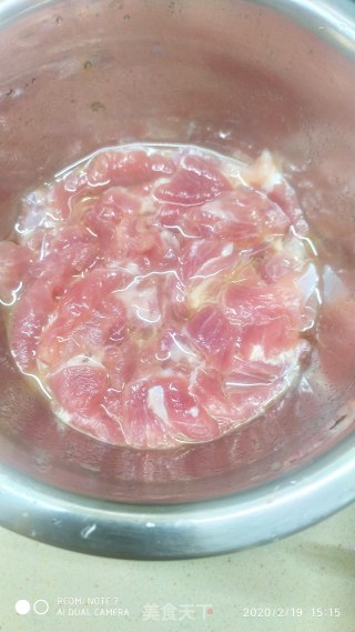 洋葱番茄炒猪肉的做法步骤：1