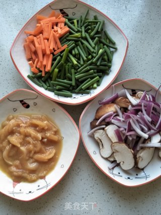 鸡肉香菇炒蒜苔的做法步骤：4