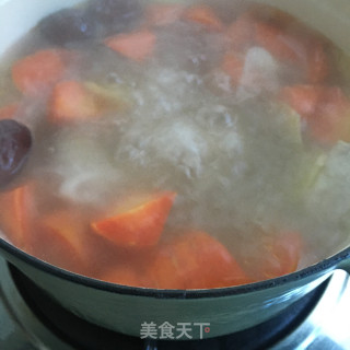 红萝卜红枣排骨汤的做法步骤：7