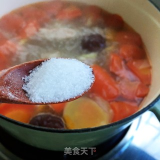红萝卜红枣排骨汤的做法步骤：9