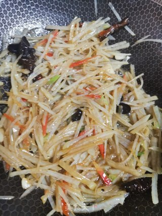 家常炒土豆丝的做法步骤：2