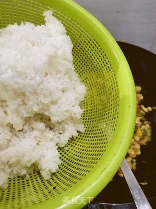 蛋炒饭的做法步骤：7