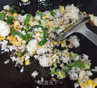 豆豉鸡蛋炒饭的做法步骤：6