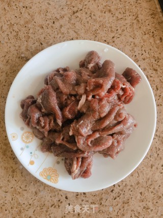 金汤牛肉的做法步骤：1