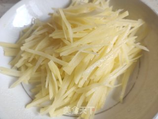 土豆丝炒青椒的做法步骤：3