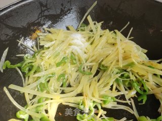 土豆丝炒青椒的做法步骤：7