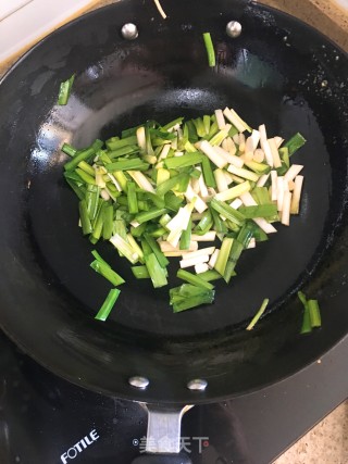 韭菜炒鸡蛋的做法步骤：5