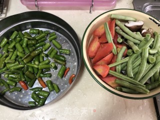 鲜蔬烧鸡的做法步骤：3