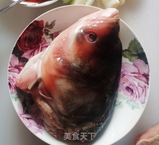 啤酒剁椒鱼头的做法步骤：1
