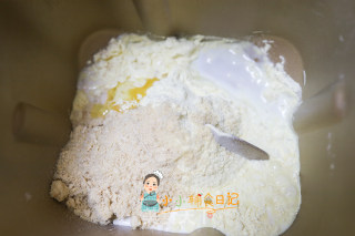 9个月以上辅食迷你肉松夹心馒头的做法步骤：1