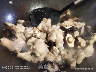 香菇烧鸡的做法步骤：4