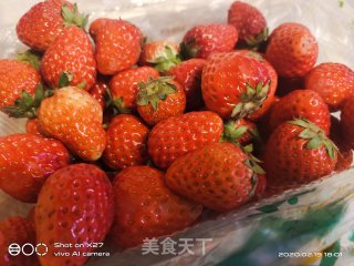 草莓炒牛肉的做法步骤：2