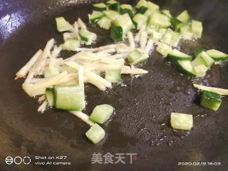 草莓炒牛肉的做法步骤：3