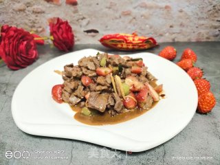 草莓炒牛肉的做法步骤：6