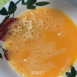 鸡蛋肉片炒苦瓜的做法步骤：2