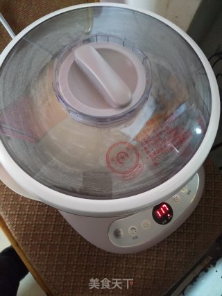 白菜猪肉馅发面包子的做法步骤：1