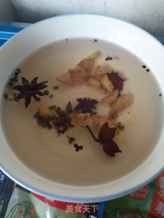 白菜猪肉馅发面包子的做法步骤：2