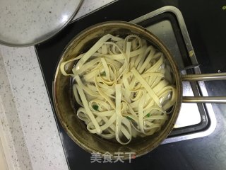 蒜苗烧千张的做法步骤：2