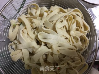 蒜苗烧千张的做法步骤：3