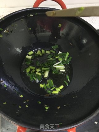 蒜苗烧千张的做法步骤：4