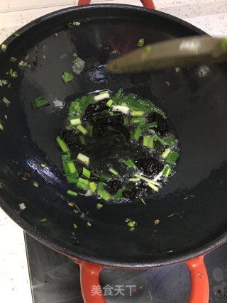 蒜苗烧千张的做法步骤：5