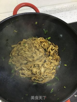 蒜苗烧千张的做法步骤：7