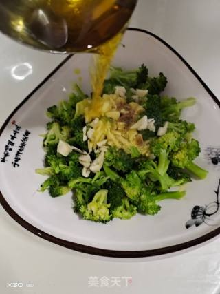 油泼蒜蓉西蓝花的做法步骤：7