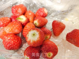 草莓金桔沙拉的做法步骤：1
