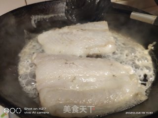 红烧巴沙鱼的做法步骤：2