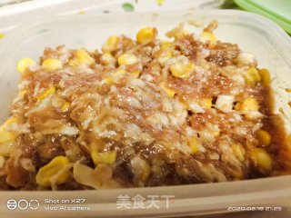 玉米肉末饺子的做法步骤：3