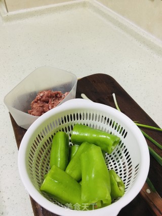 虎皮青椒酿肉的做法步骤：1