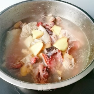 乌鸡汤的做法步骤：2