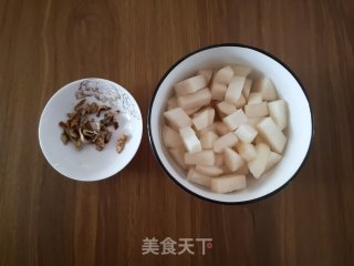 冰糖梨汁的做法步骤：2