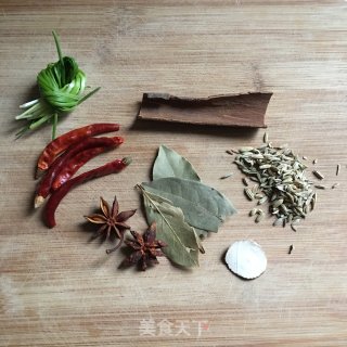 酱油猪皮冻的做法步骤：1